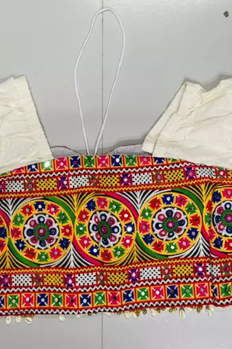 White rayon sweetheart neck embroidered blouse | navratri garba & dandiya outfit padded