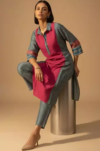 Women Colourblocked Regular Kurta with Trousers