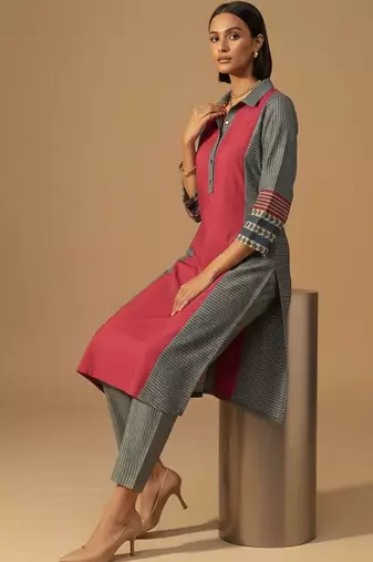 Women Colourblocked Regular Kurta with Trousers