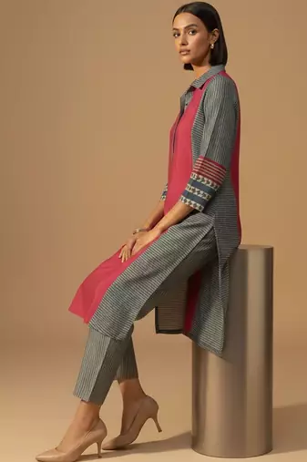 Women Colourblocked Regular Kurta with Trousers