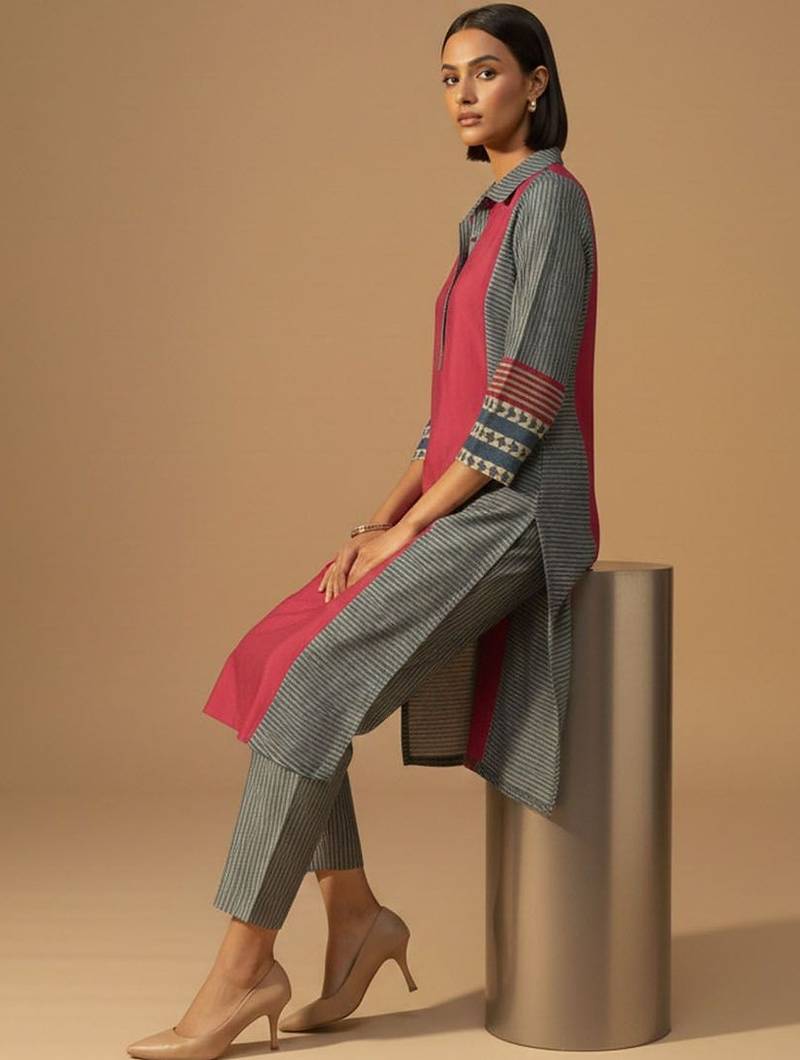 Women Colourblocked Regular Kurta with Trousers