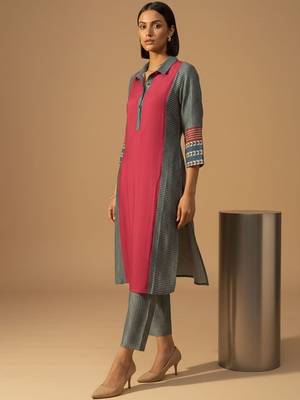 Women Colourblocked Regular Kurta with Trousers 1