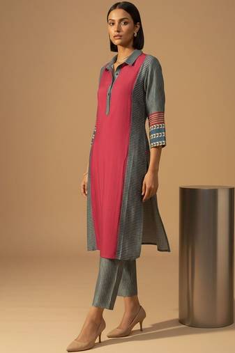 Women Colourblocked Regular Kurta with Trousers