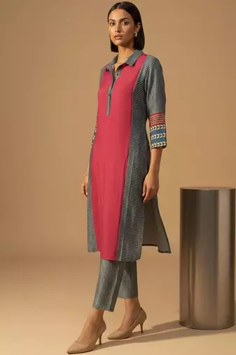 Women Colourblocked Regular Kurta with Trousers