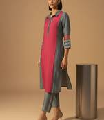 Women Colourblocked Regular Kurta with Trousers