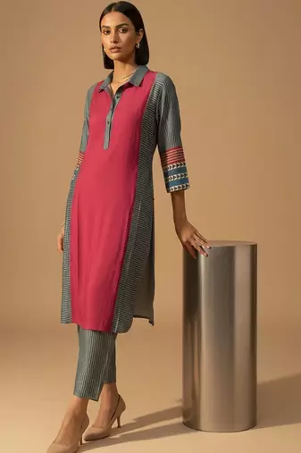 Women Colourblocked Regular Kurta with Trousers