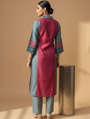 Women Colourblocked Regular Kurta with Trousers 6