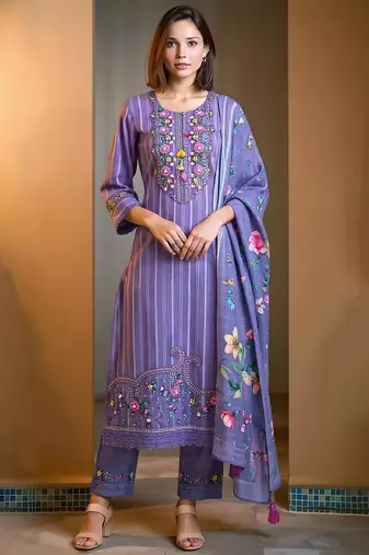 Floral Embroidered Regular Thread Work Pure Cotton Kurta With Trousers & Dupatta