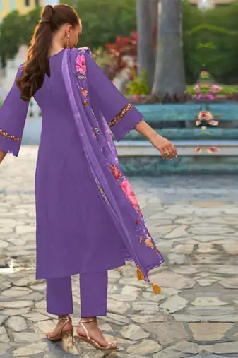 Floral Embroidered Regular Thread Work Pure Cotton Kurta With Trousers & Dupatta