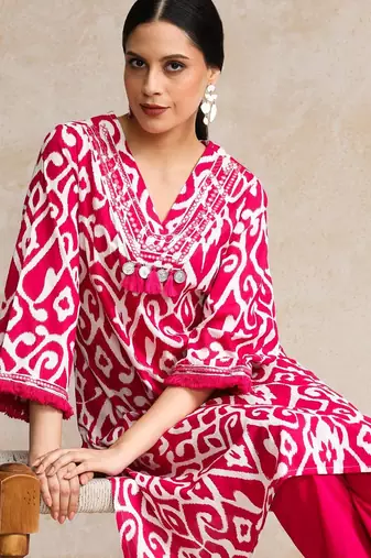 Women Floral Printed Regular  Cotton Kurta with Trousers