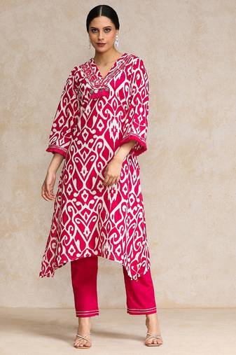 Women Floral Printed Regular  Cotton Kurta with Trousers