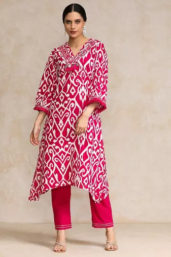 Women Floral Printed Regular  Cotton Kurta with Trousers