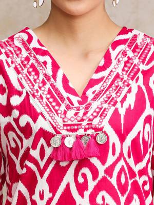 Women Floral Printed Regular  Cotton Kurta with Trousers 3