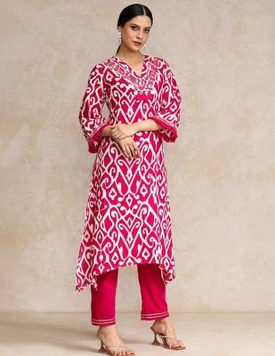 Women Floral Printed Regular  Cotton Kurta with Trousers 4