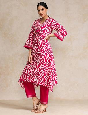 Women Floral Printed Regular  Cotton Kurta with Trousers 5
