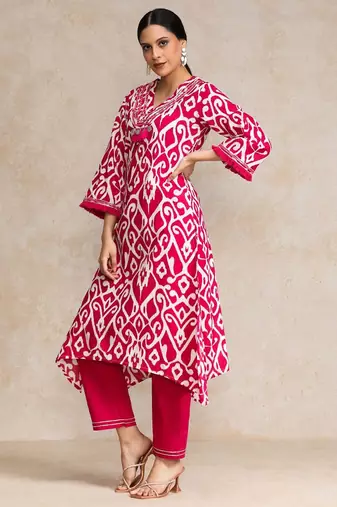 Women Floral Printed Regular  Cotton Kurta with Trousers