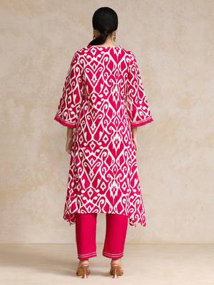 Women Floral Printed Regular  Cotton Kurta with Trousers 6