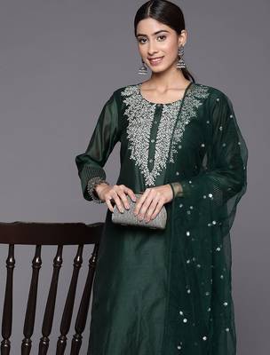 Floral Embroidered Regular Chanderi Silk Zari Republic Day Kurta with Trousers & Dupatta 2