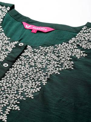 Floral Embroidered Regular Chanderi Silk Zari Republic Day Kurta with Trousers & Dupatta 3
