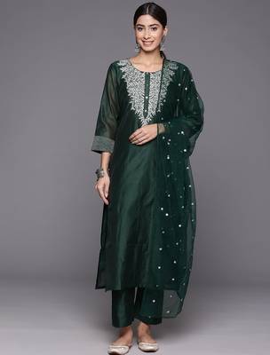 Floral Embroidered Regular Chanderi Silk Zari Republic Day Kurta with Trousers & Dupatta 1