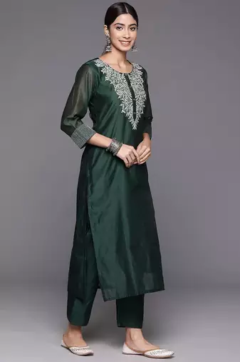 Floral Embroidered Regular Chanderi Silk Zari Republic Day Kurta with Trousers & Dupatta