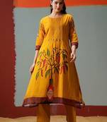 Women Printed Panelled Kurta with Trousers