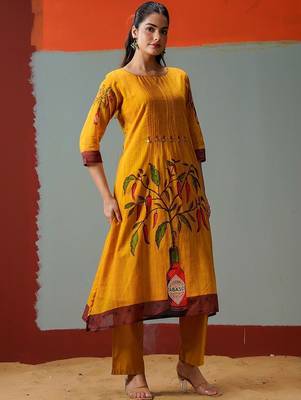 Women Printed Panelled Kurta with Trousers 2