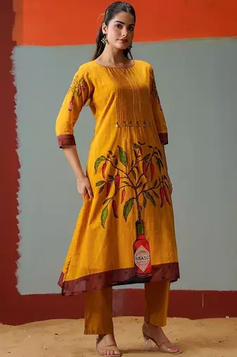 Women Printed Panelled Kurta with Trousers