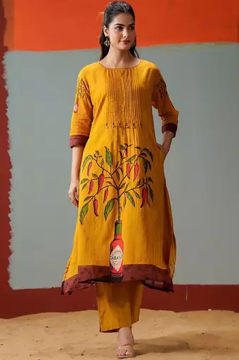 Women Printed Panelled Kurta with Trousers