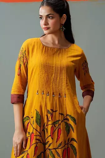 Women Printed Panelled Kurta with Trousers