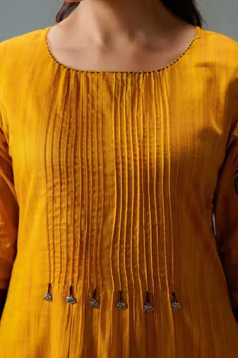 Women Printed Panelled Kurta with Trousers