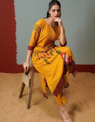 Women Printed Panelled Kurta with Trousers 7