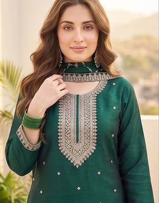 Women Ethnic Motifs Embroidered Regular Thread Work Kurta with Trousers & With Dupatta 3