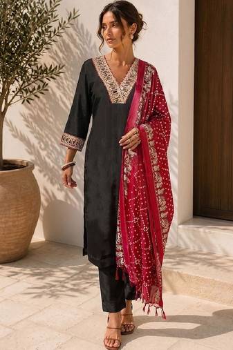 Women Ethnic Motifs Regular Thread Work Kurta with Trousers & With Dupatta