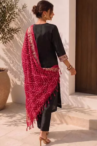 Women Ethnic Motifs Regular Thread Work Kurta with Trousers & With Dupatta