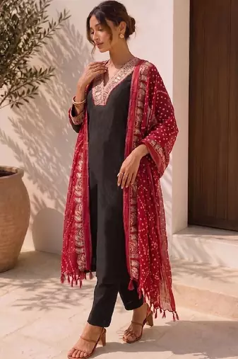 Women Ethnic Motifs Regular Thread Work Kurta with Trousers & With Dupatta