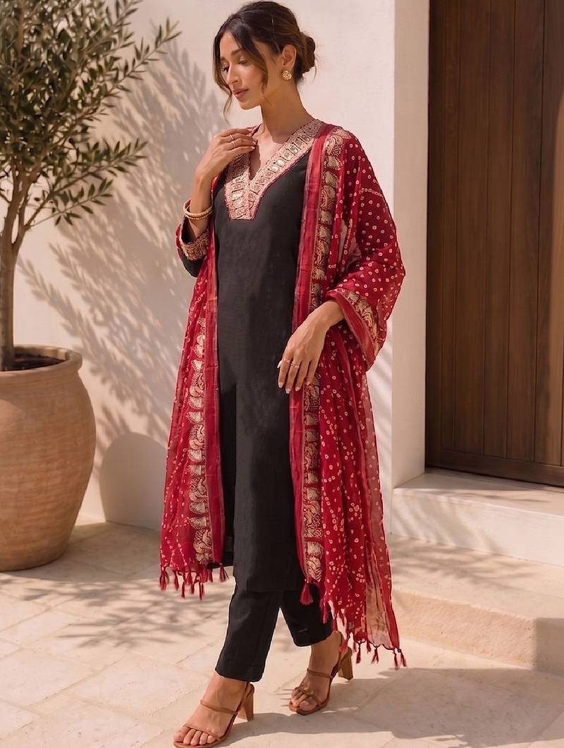 Women Ethnic Motifs Regular Thread Work Kurta with Trousers & With Dupatta