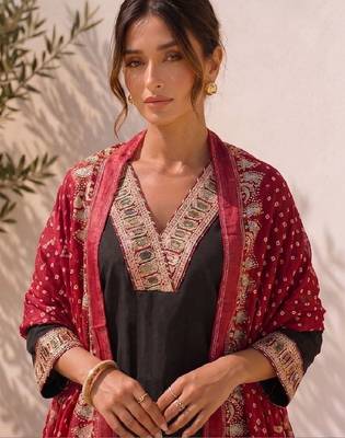 Women Ethnic Motifs Regular Thread Work Kurta with Trousers & With Dupatta 6