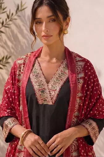 Women Ethnic Motifs Regular Thread Work Kurta with Trousers & With Dupatta