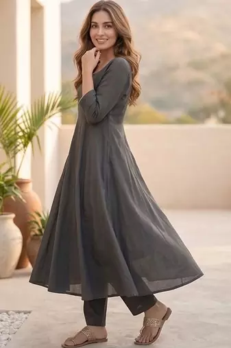 Women Regular Thread Work Kurta with Trousers & With Dupatta