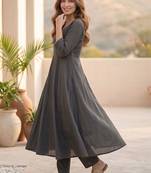 Women Regular Thread Work Kurta with Trousers & With Dupatta