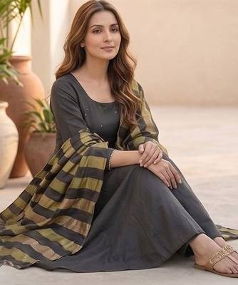 Women Regular Thread Work Kurta with Trousers & With Dupatta 3