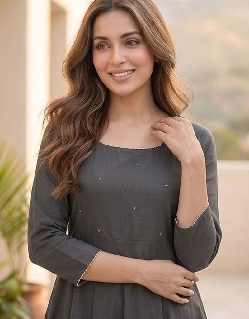 Women Regular Thread Work Kurta with Trousers & With Dupatta