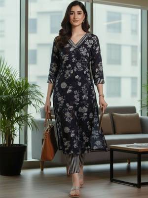 Women Floral Printed Regular Kurta with Trousers 1