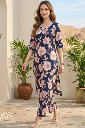 Women Floral Printed Regular Thread Work  Cotton Kurta with Trousers
