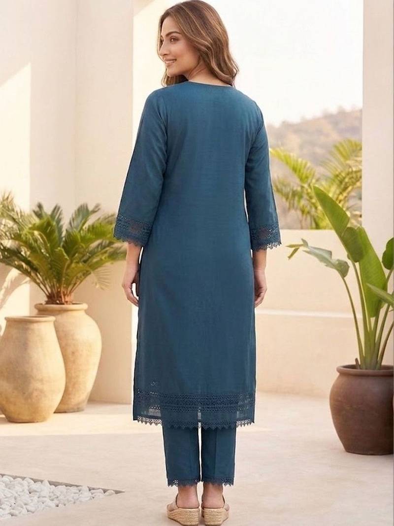 Women Floral Embroidered Regular Thread Work  Cotton Kurta with Trousers & With Dupatta