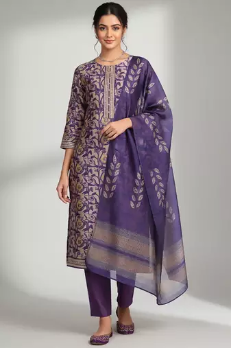 Women Floral Printed Regular Thread Work Chanderi Silk Kurta with Trousers & With Dupatta