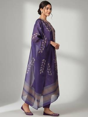 Women Floral Printed Regular Thread Work Chanderi Silk Kurta with Trousers & With Dupatta 3