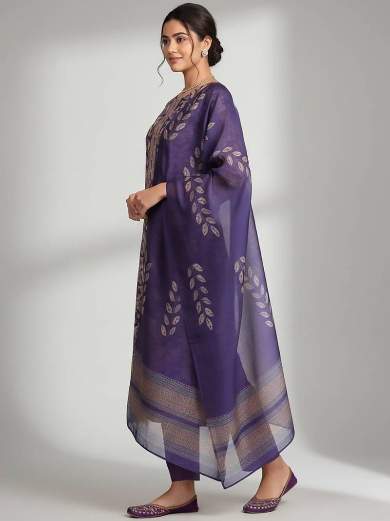 Women Floral Printed Regular Thread Work Chanderi Silk Kurta with Trousers & With Dupatta