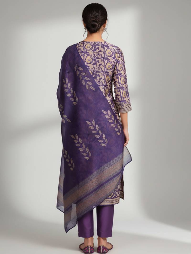 Women Floral Printed Regular Thread Work Chanderi Silk Kurta with Trousers & With Dupatta
